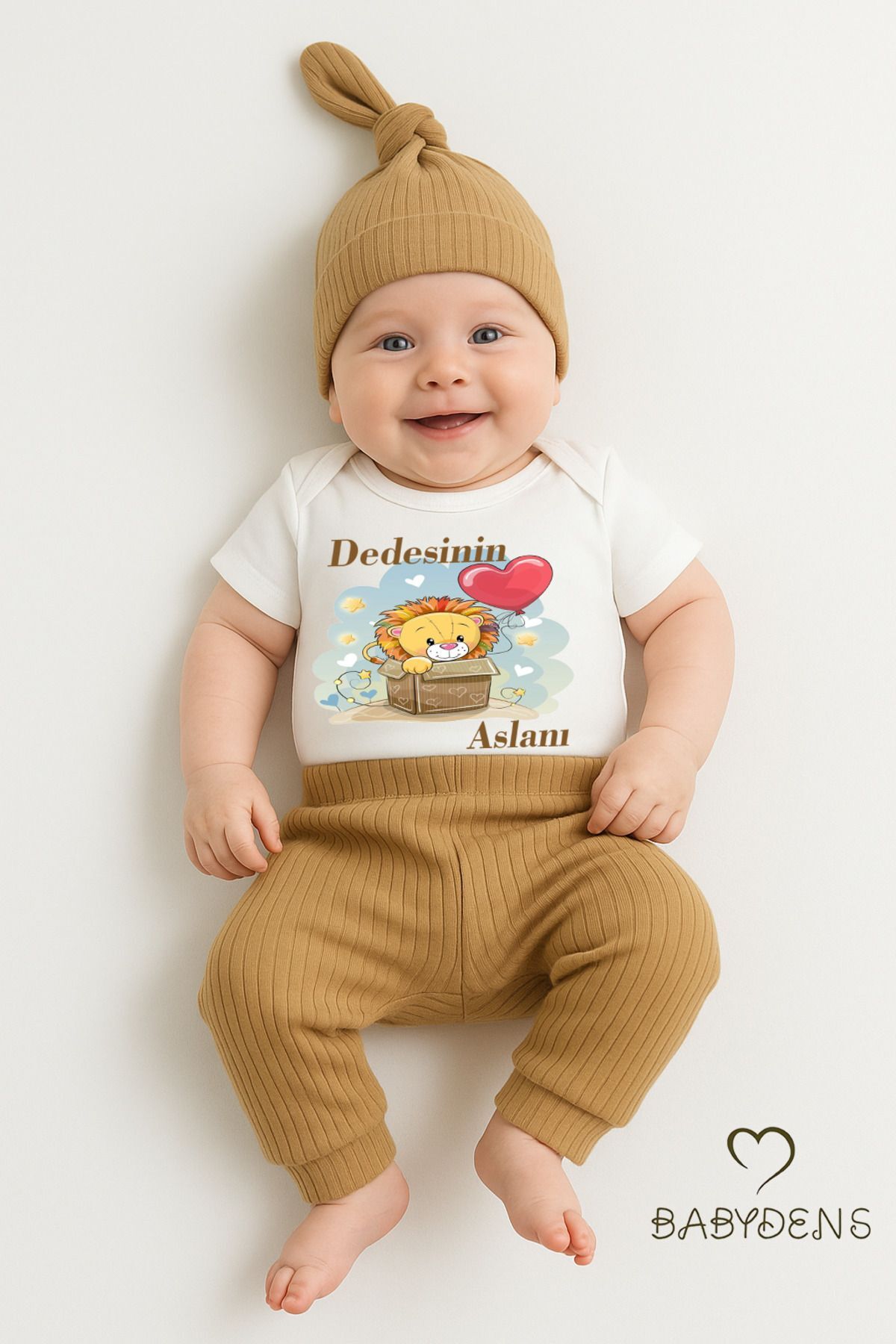 Dedesinin Aslanı Yazılı 3'lü Bebek Takımı - Çıtçıtlı Body, Ribana Pantolon ve Şapka - %100 Pamuk Set 3-6 Ay