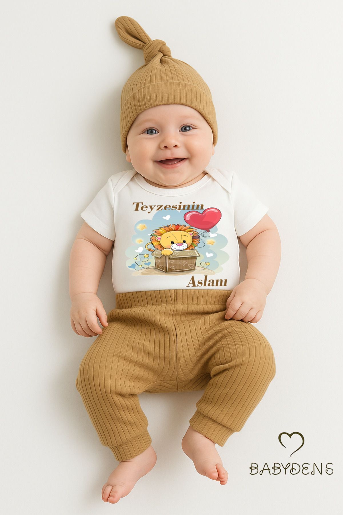 Teyzesinin Aslanı Yazılı 3’lü Bebek Takımı - Çıtçıtlı Body, Ribana Pantolon ve Şapka %100 Pamuk Set 3-6 Ay