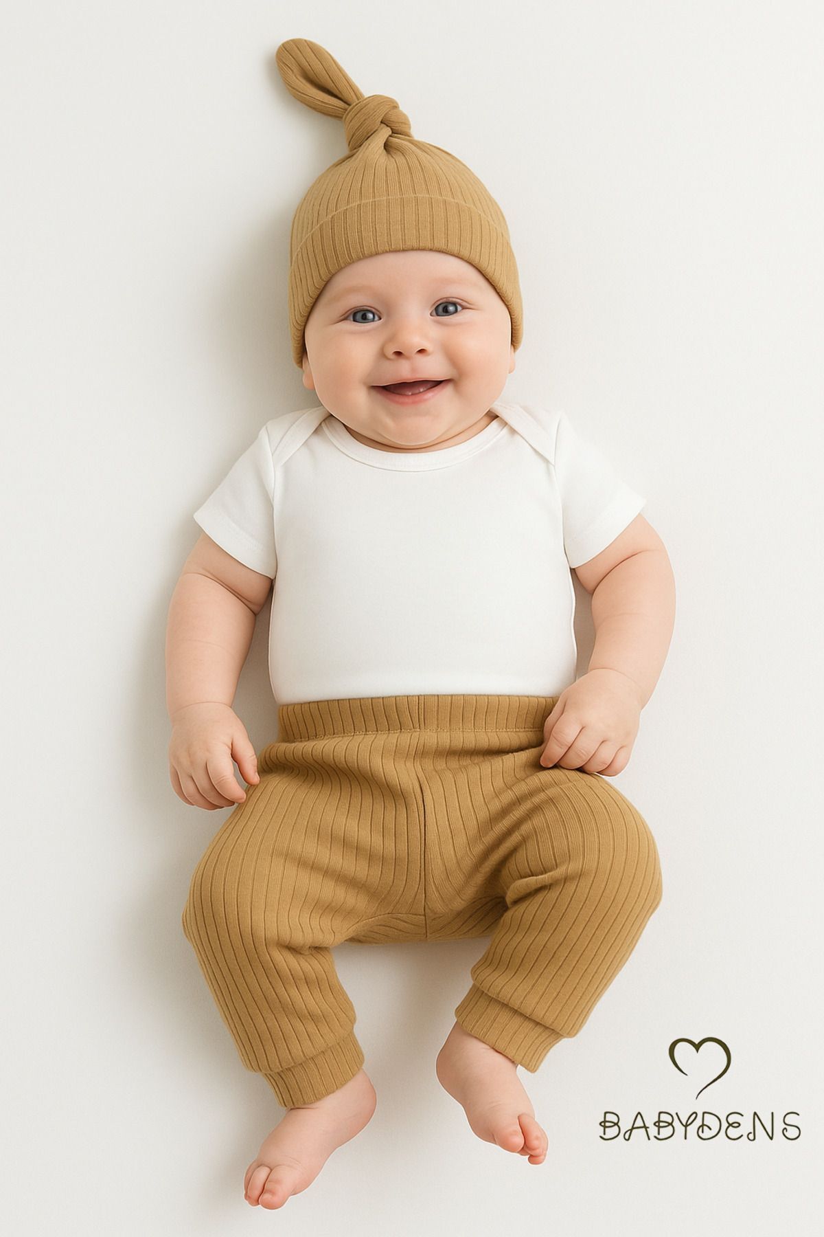 3'lü Bebek Takımı %100 Pamuklu Fitilli Ribana Kumaş Kısa Kol Çıtçıtlı Body, Pantolon ve Şapka Seti 0-3 Ay