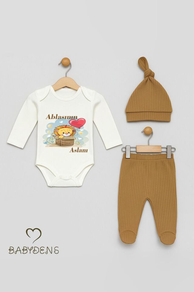 Ablasının Aslanı Yazılı 3’lü Bebek Takımı Uzun Kollu Çıtçıtlı Body,Fitilli Patikli Pantolon ve Şapka