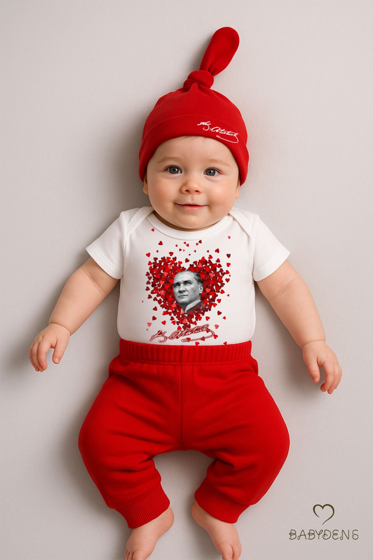 Atatürk Temalı Kısa Kollu 3’lü Yenidoğan Bebek Takımı (Body + Pantolon + Bere) Kırmızı-Beyaz Pamuklu