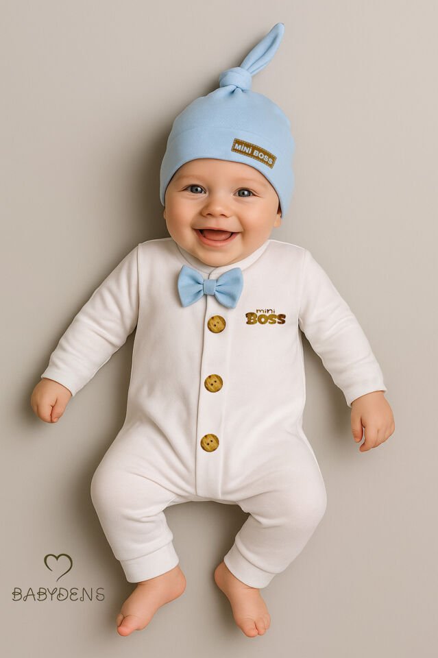 Minik Patron Erkek Bebek Düğmeli Tulum ve Bere Seti – Papyonlu,Manşetli Paça, %100 Pamuk Bebek Tulum Mavi